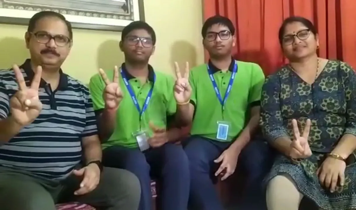  Twin brothers Divyanshu, Diptanshu from Odisha script success in JEE (Advanced) 2022