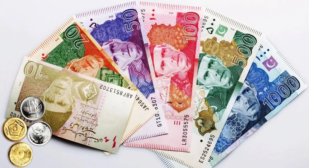  Pakistani rupee continues losing ground against US dollar