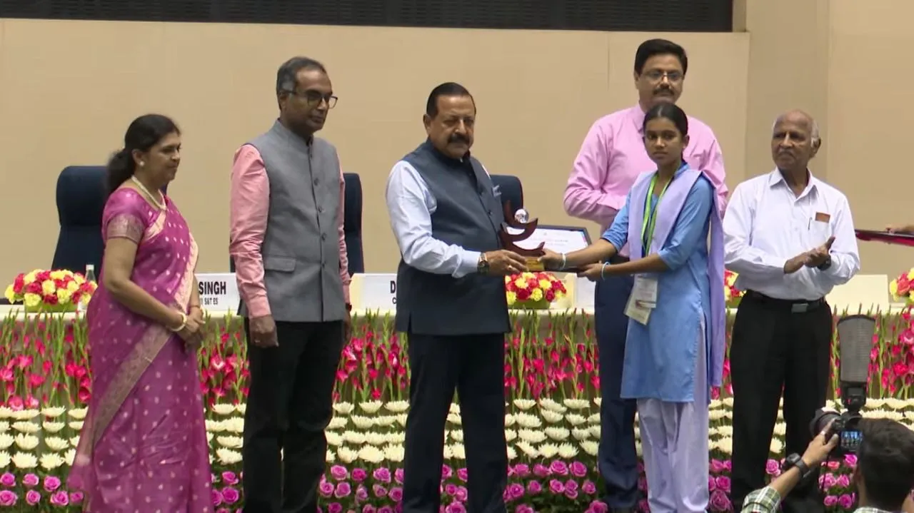  Bargarh’s Kalyani Sahoo brings laurels to Odisha in National Level Exhibition and Project Competition