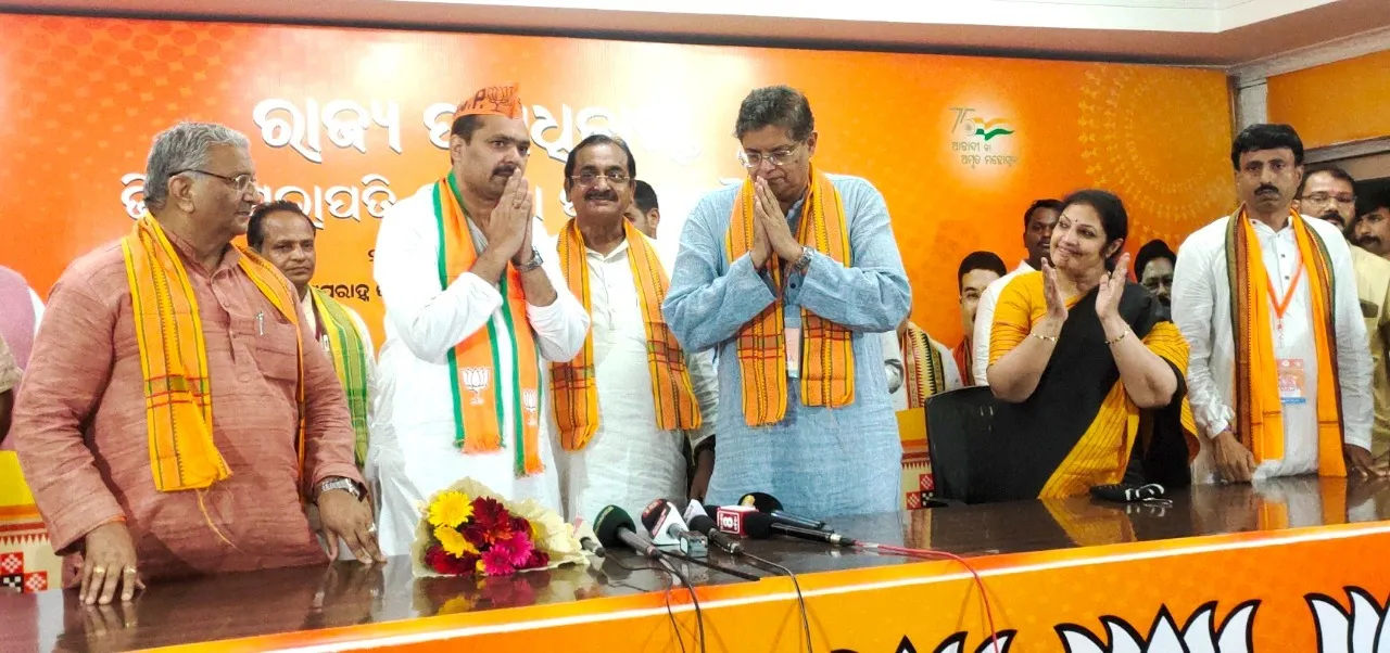  Ex-BJD leader Tejeswar Parida joins BJP in Odisha