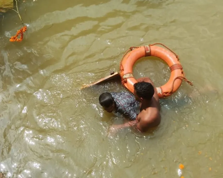  Bhubaneswar: Drunk man floating in Daya river rescued by Fire Services personnel