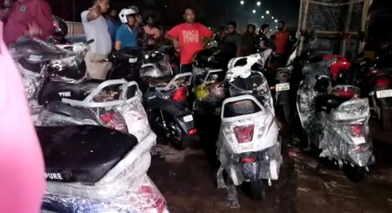  Bhubaneswar: Electric scooters worth lakhs damaged as fire breaks out at service centre