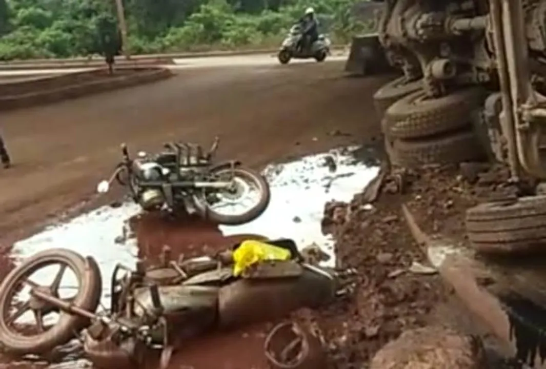  Youth dies, schoolgirl sustains injuries as iron ore-laden trailer overturns in Odisha’s Keonjhar district