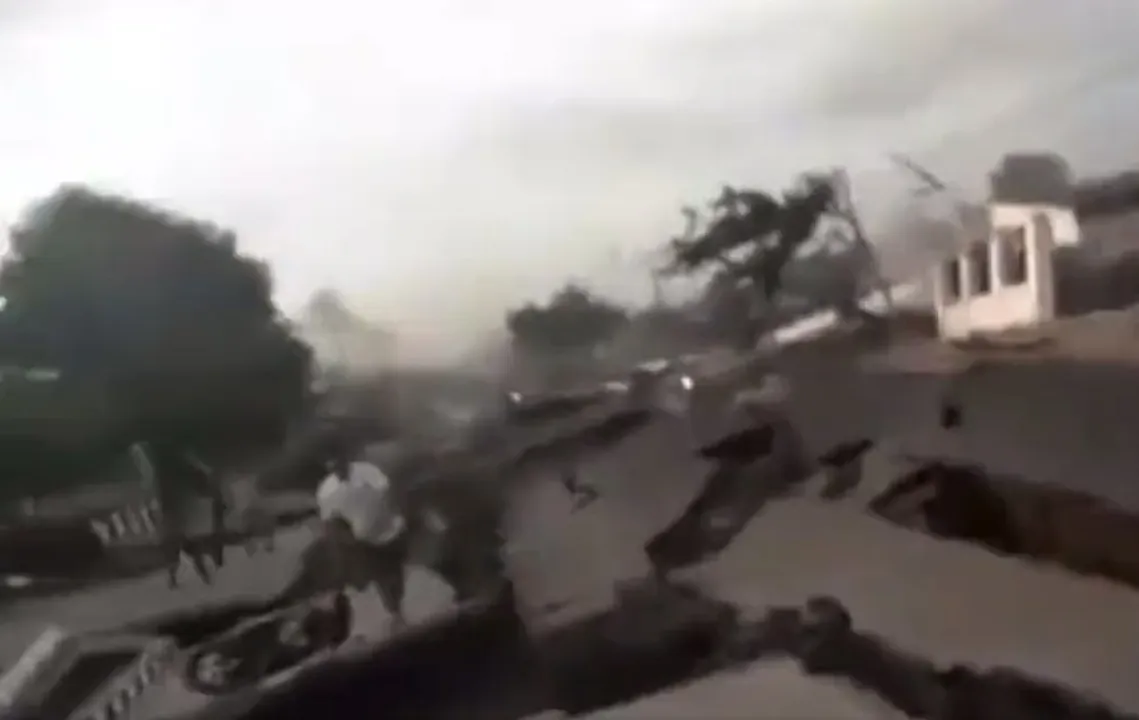  7.6-magnitude earthquake hits Papua New Guinea; 4 dead