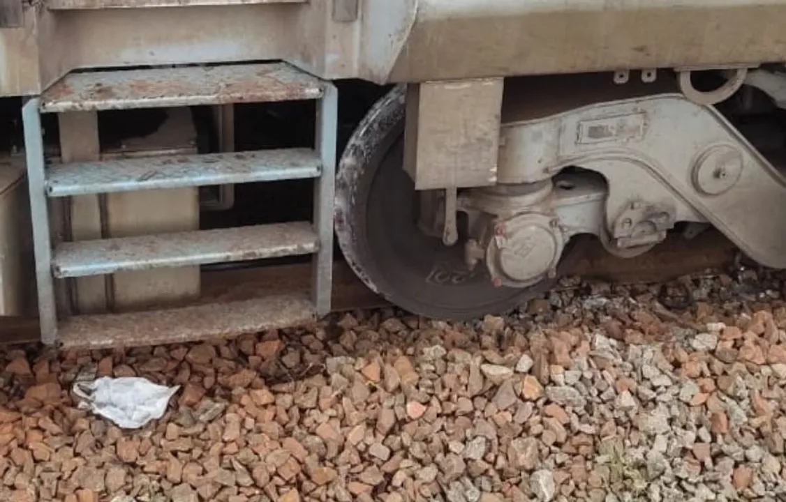  Goods train derails near Brajrajnagar station in Odisha's Jharsuguda, movement on Kolkata-Mumbai line hit