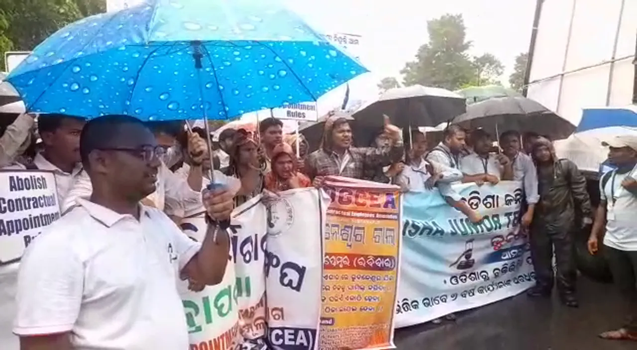  Amid rain, contractual employees storm Odisha capital demanding permanent jobs