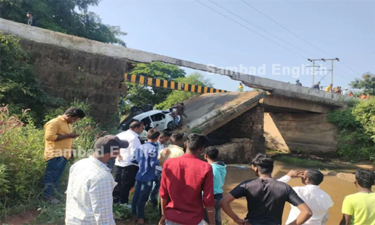  2 moving cars fall as bridge collapses in Kalahandi, 7 occupants rescued