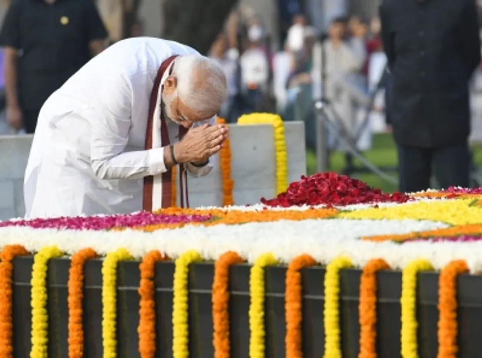  PM Modi pays tributes to Mahatma Gandhi, urges all to buy khadi