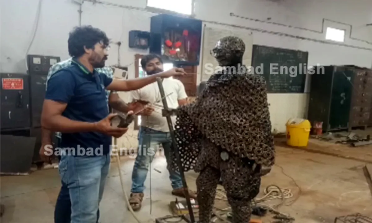  ITI students pay tribute to Gandhiji by making his statue with metal scraps