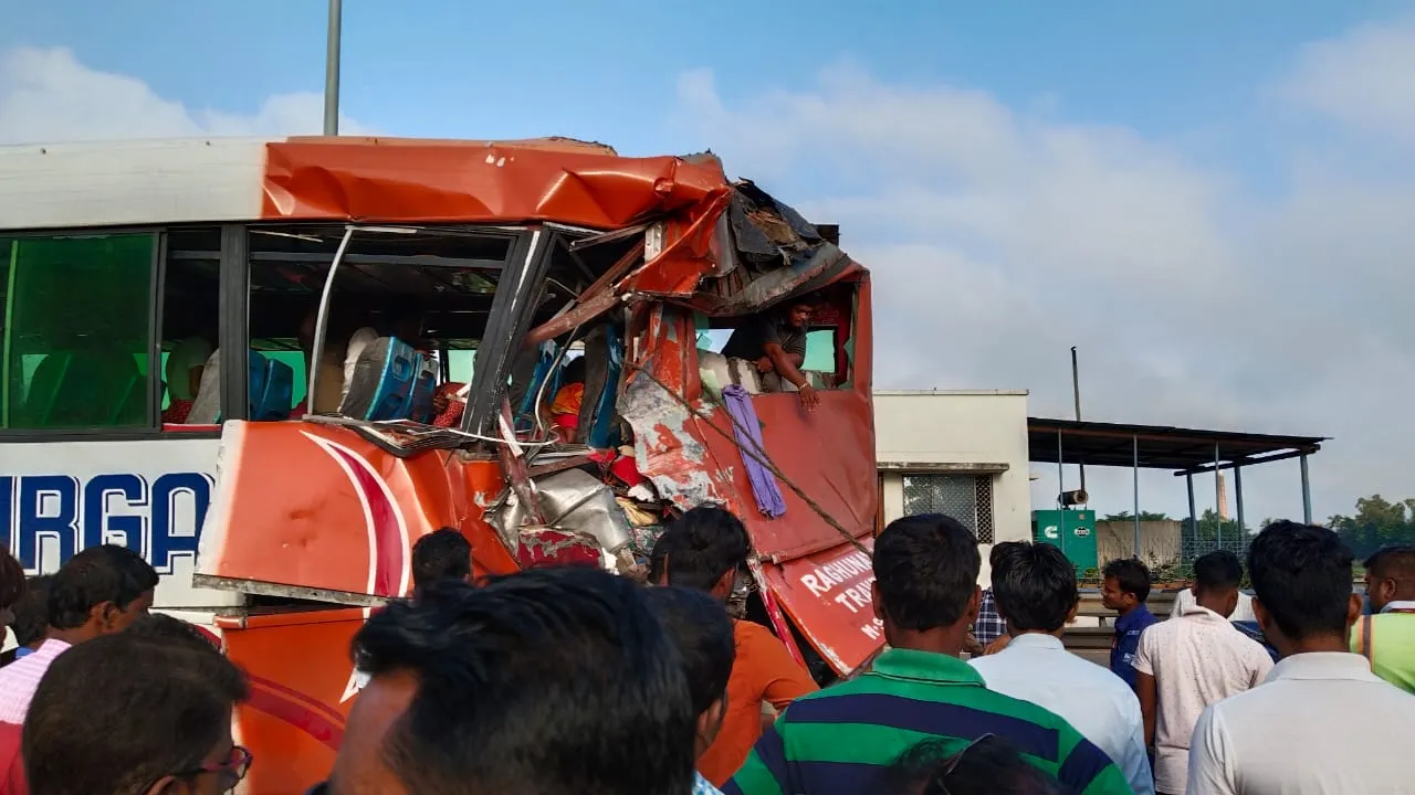  West Bengal pilgrim bus hit by container truck in Odisha; over 20 hurt