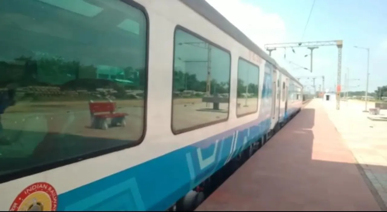  Tourism takes new strides as vistadome coach rolls out to Jeypore in Odisha