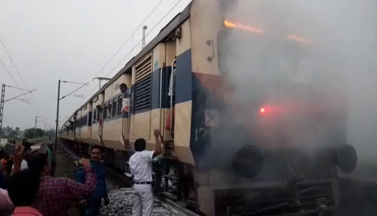  Odisha: Fire breaks out in Bhadrak-Kharagpur Memu train; none hurt