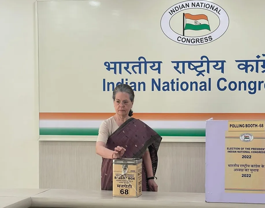  'I was waiting for long time': Sonia after casting vote for Congress presidential poll