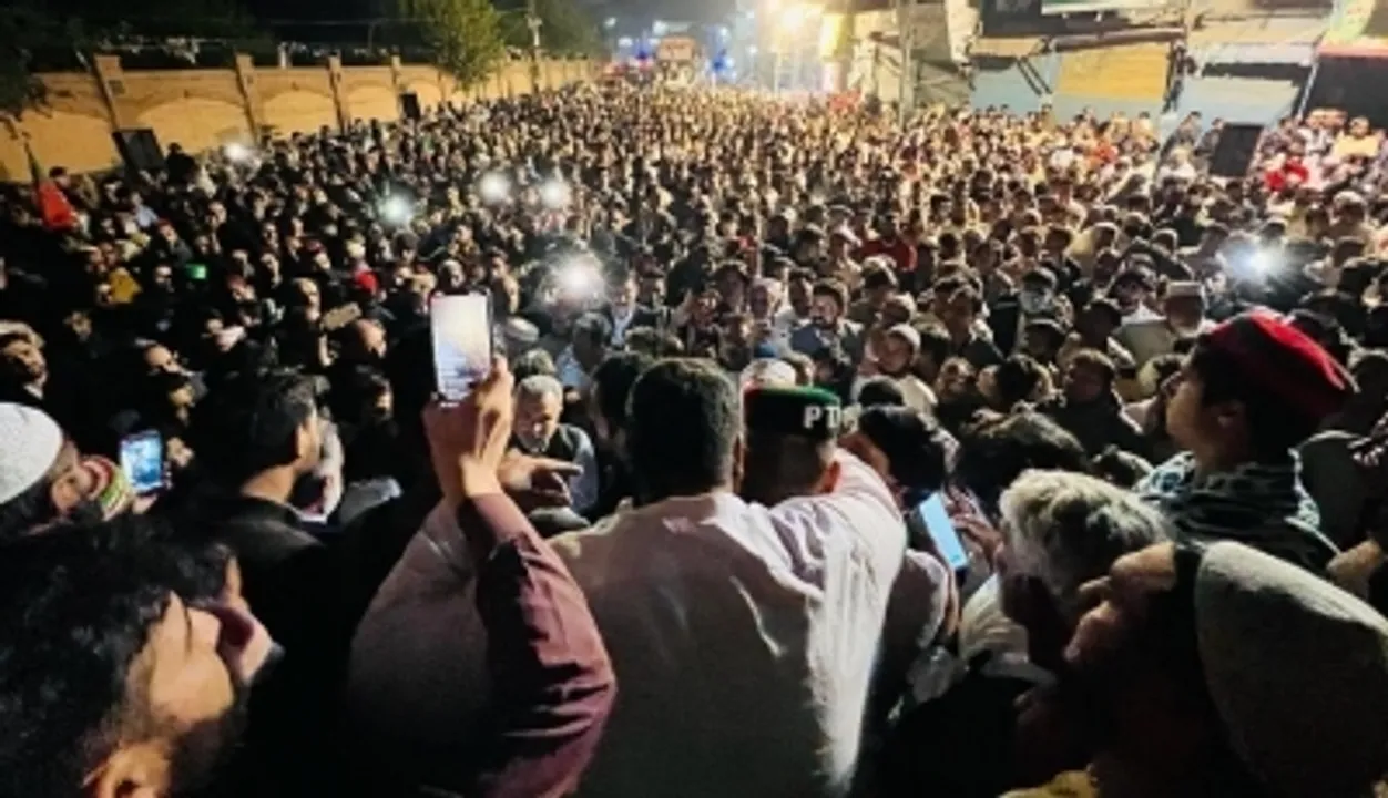  Protests erupt across Pakistan after attack on Imran Khan