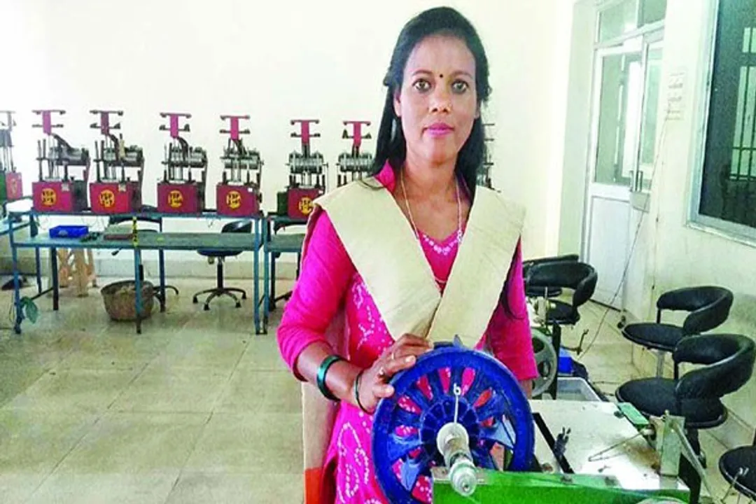  Odisha’s Kuni Dehury, praised by PM Modi, was awarded at ‘Odisha-50’ Women’s Conclave