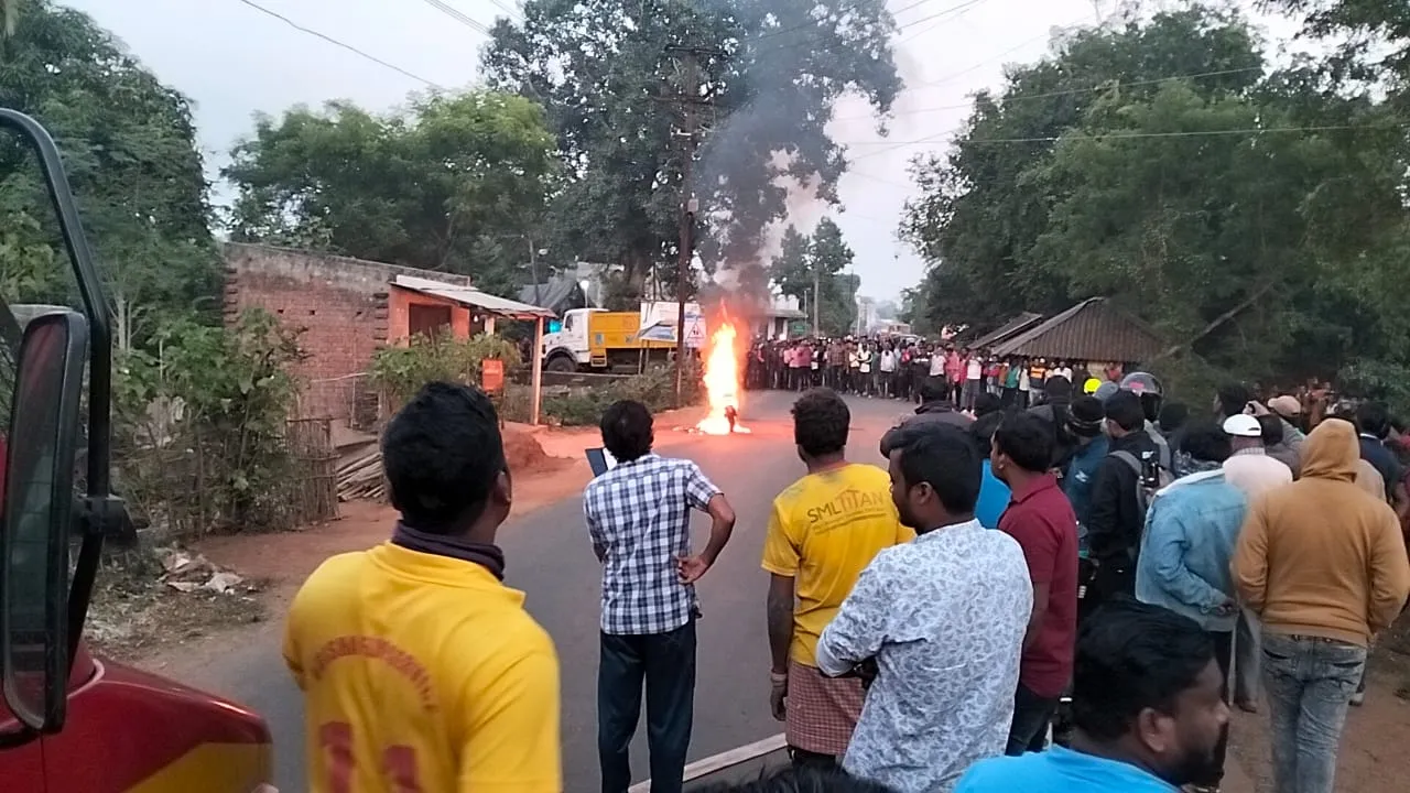  Rider narrowly escapes as motorcycle catches fire in Odisha's Mayurbhanj