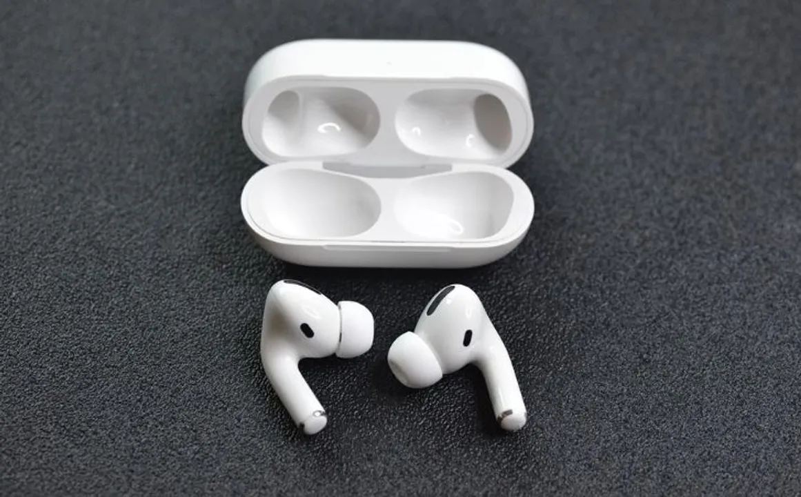  Bengaluru woman leaves AirPods in auto-rickshaw; Driver returns it to her in an 'unthinkable' way