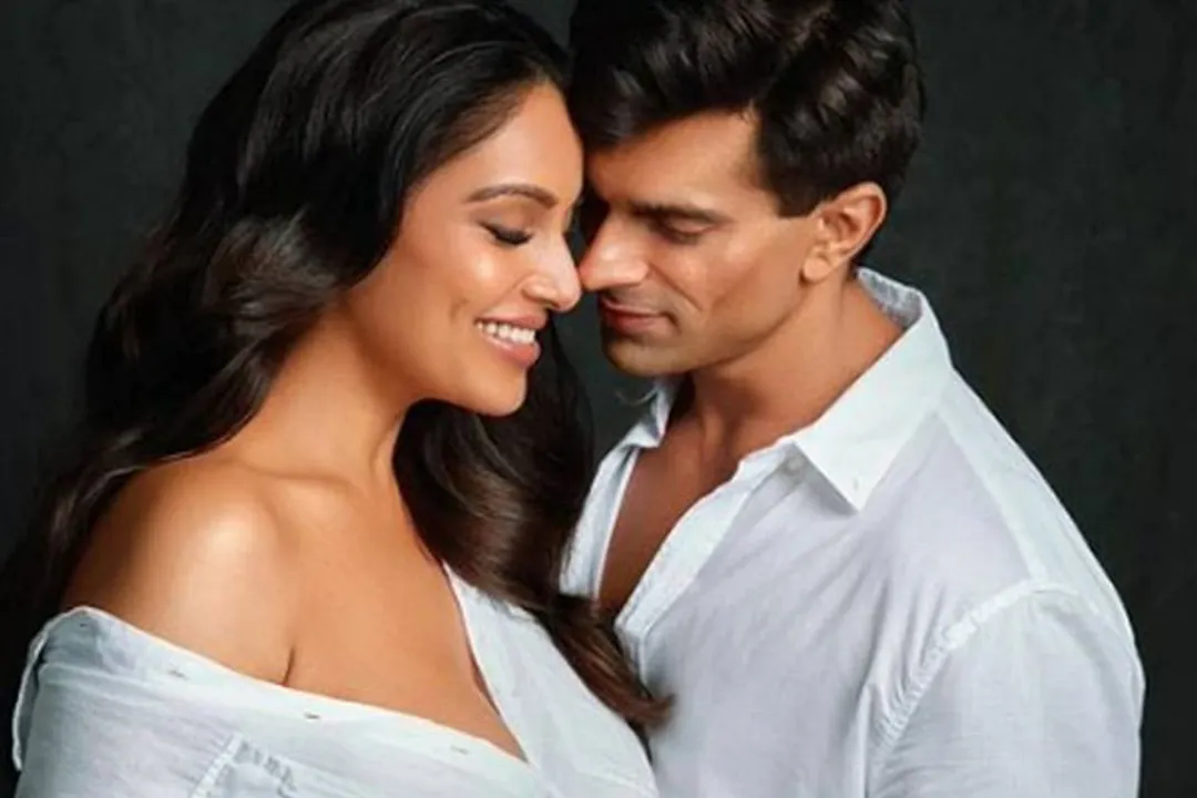  Bipasha Basu, Karan Singh Grover welcome baby girl