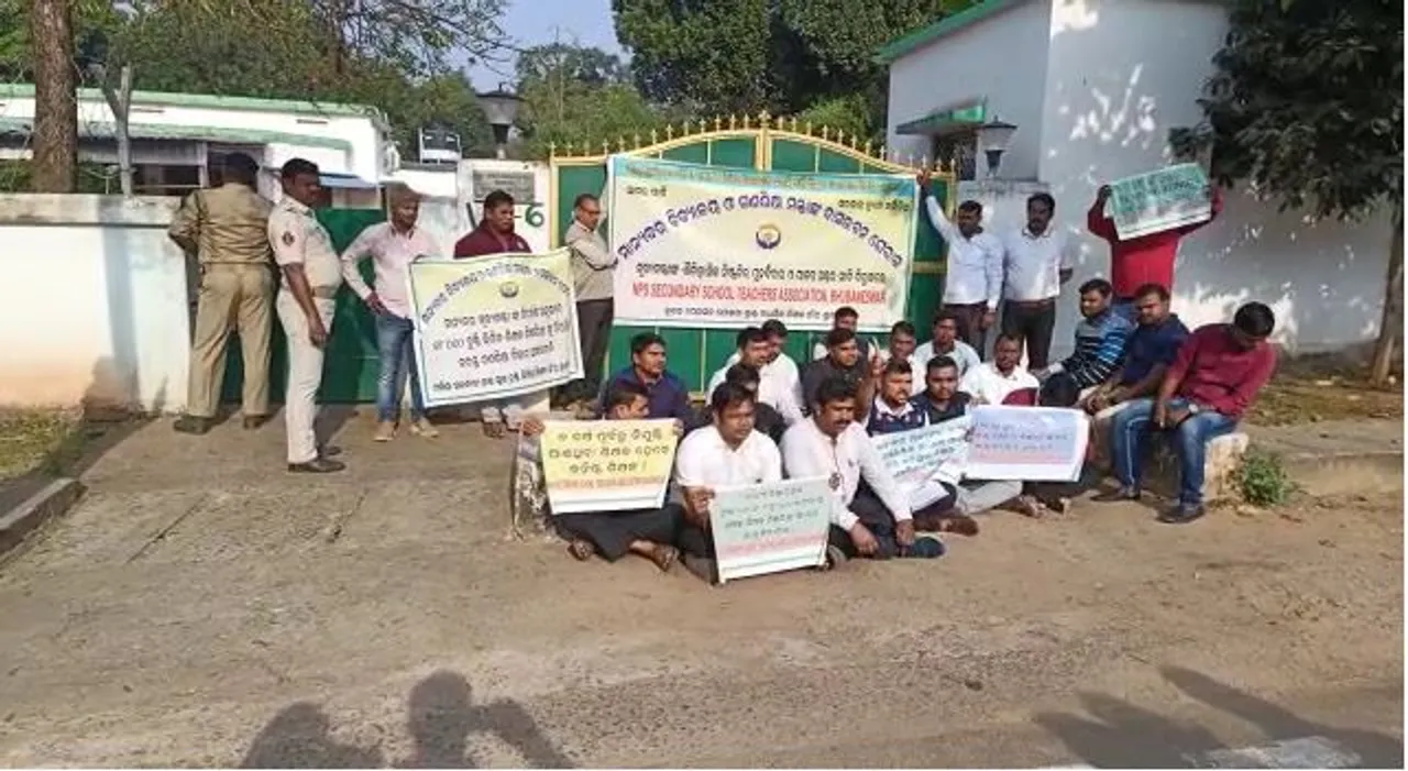  Odisha school teachers protest outside Minister's house over contractual recruitment