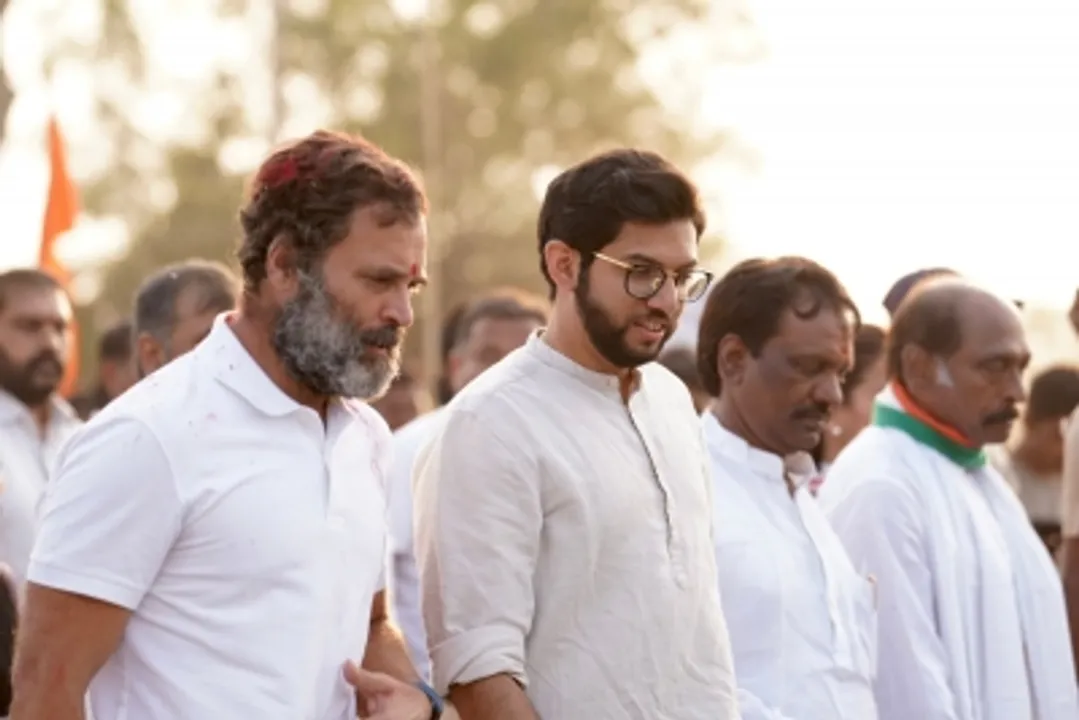  Shiv Sena-UBT joins Bharat Jodo Yatra, Rahul greets and hugs Aditya Thackeray