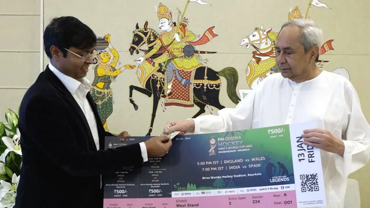  Odisha CM Naveen Patnaik buys first ticket of Hockey World Cup 2023 [Watch Video]