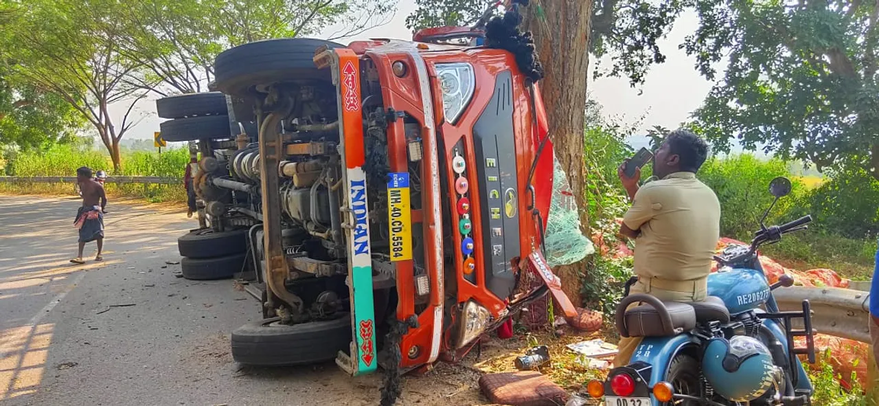  Onion-laden truck meets with accident in Odisha's Ganjam; driver, helper dead