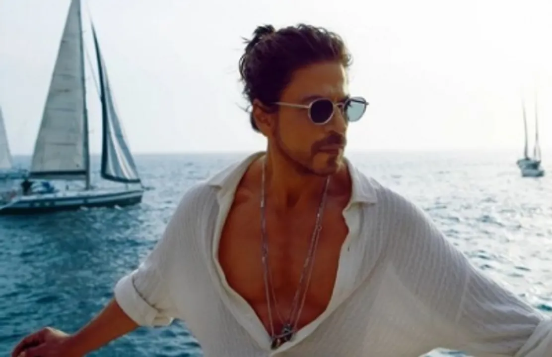  SRK looks uber cool in beachwear from 'Besharam Rang' track of 'Pathaan'
