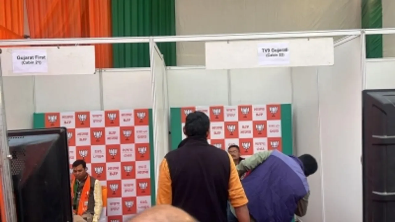  BJP leads in Gujarat, tough fight with Congress in Himachal Pradesh