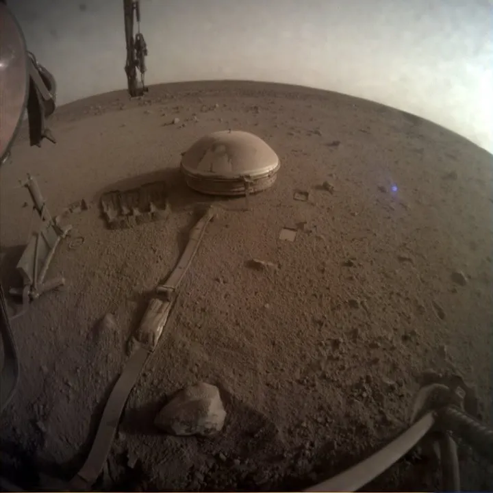  NASA's Mars InSight lander posts its last image on Twitter