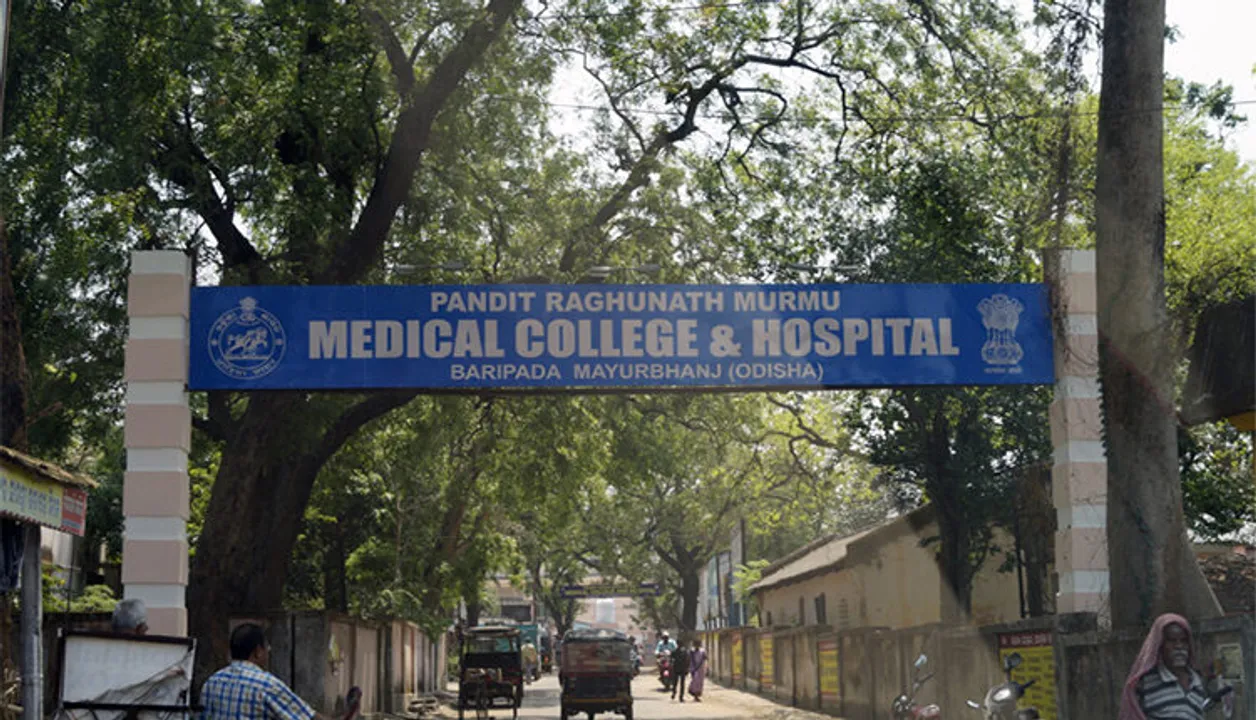  'Drunk' doctor misbehaves with minor girl at Baripada Medical College & Hospital