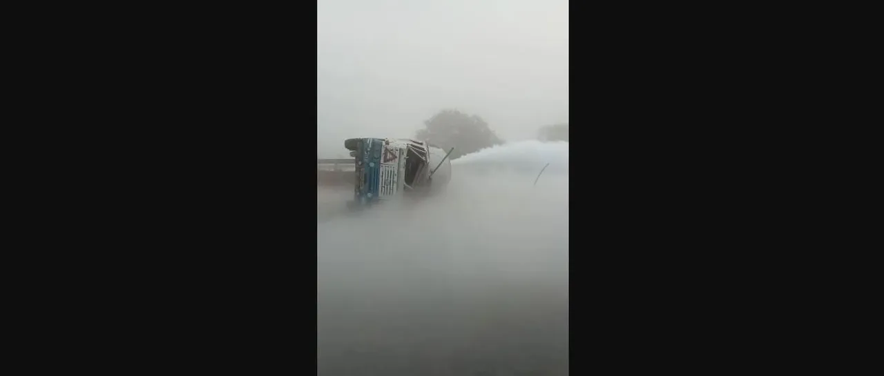  Kalahandi: Gas leakage from tanker leaves locals panic-stricken as vehicle overturns on NH-16