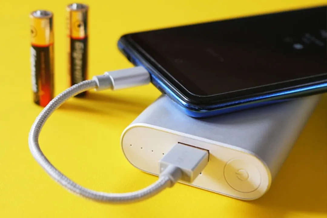  Smartphone makers may be forced to bring back removable batteries