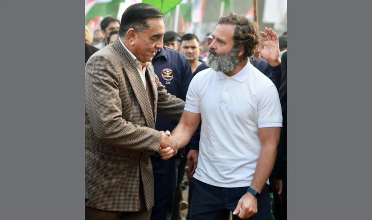  Ex-Army chief Deepak Kapoor joins Rahul's Bharat Jodo Yatra
