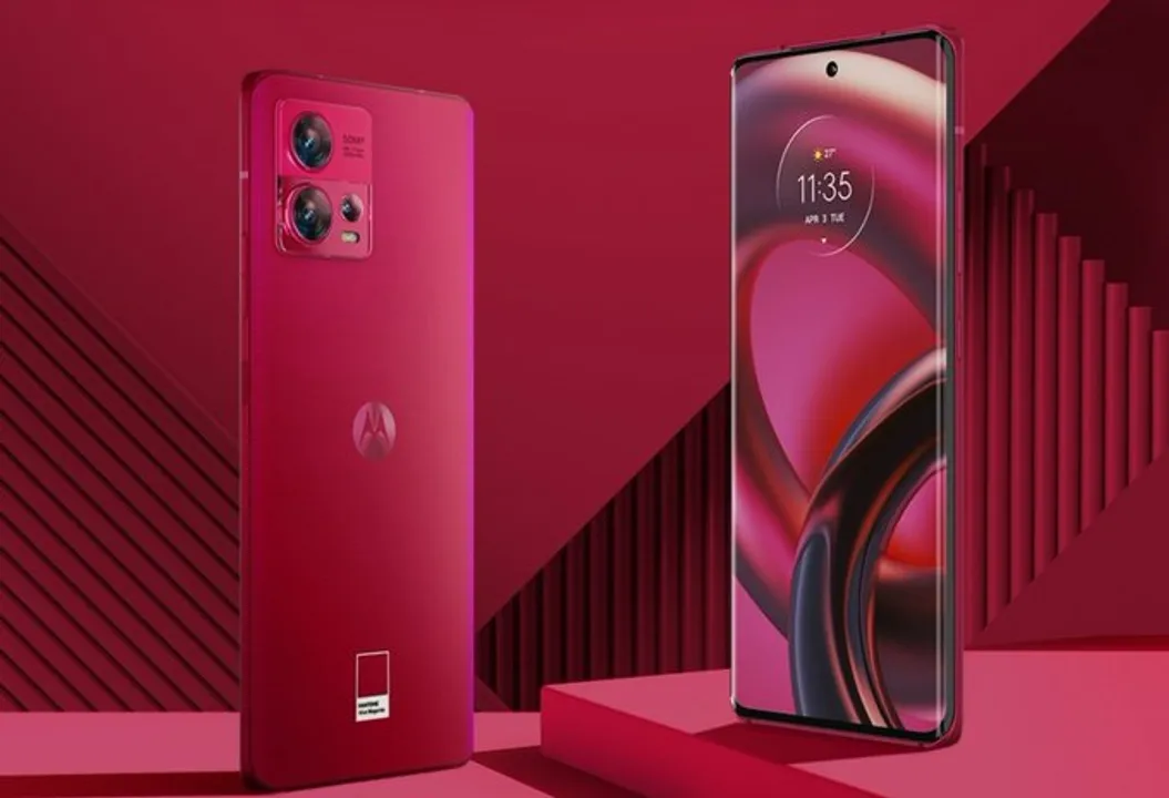  Motorola launches Edge 30 Fusion Viva Magenta Colour Option phone