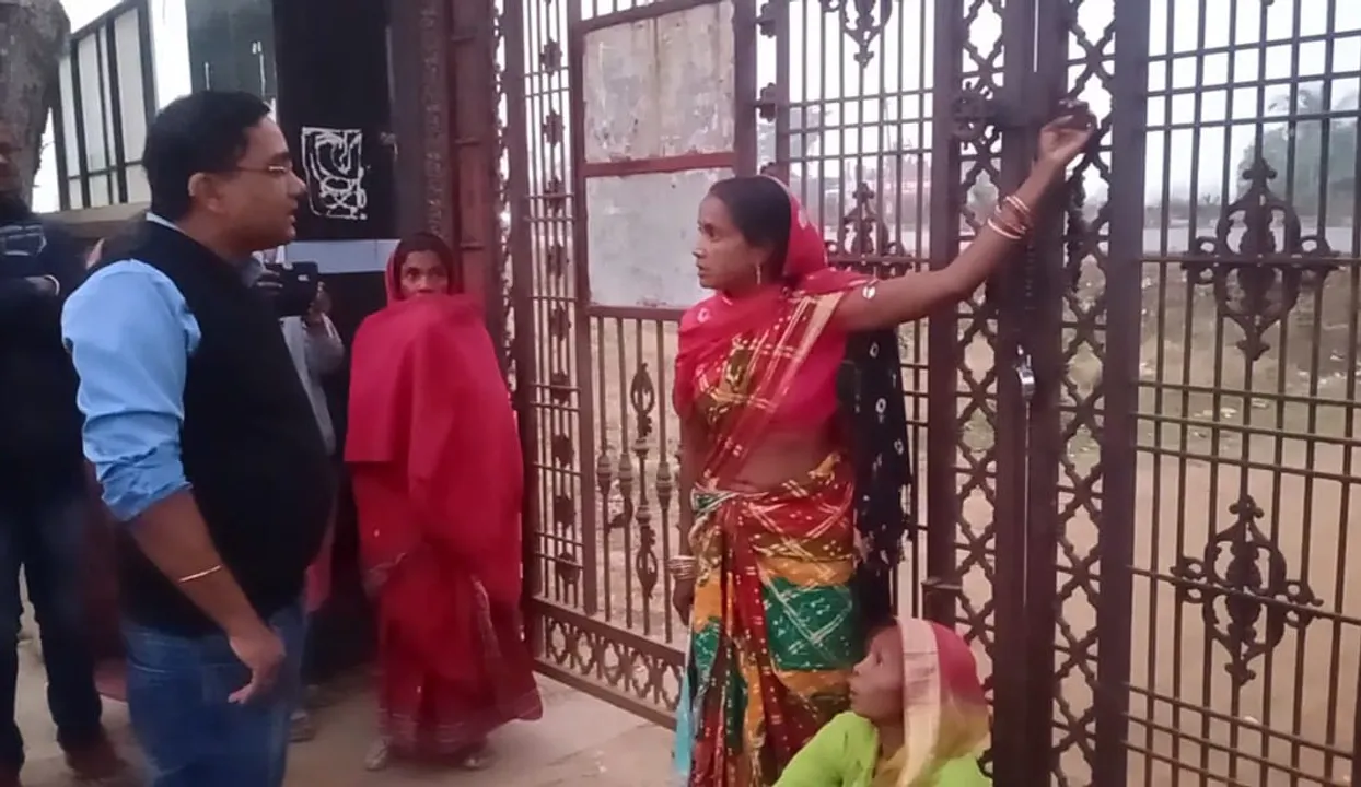  Odisha: Villagers lock Bahanaga BDO over exclusion from housing scheme