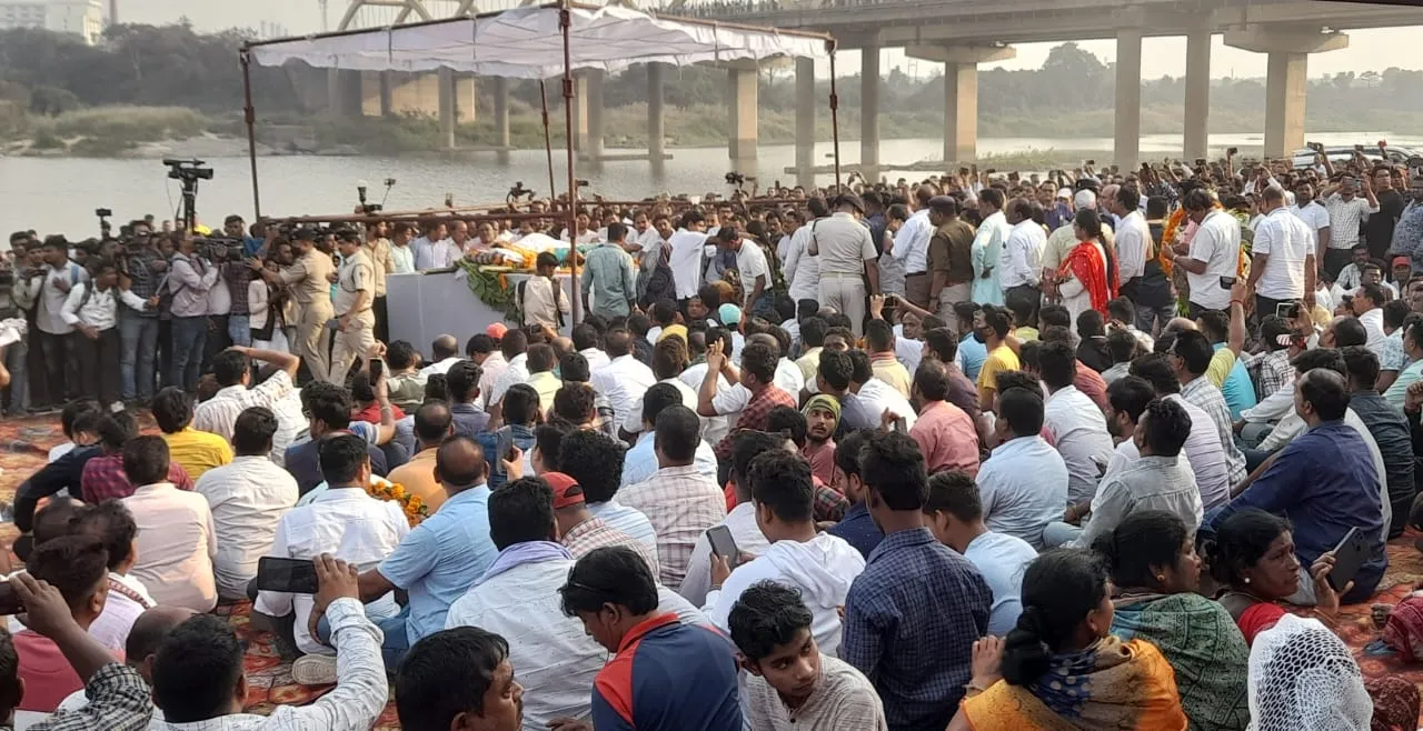  Odisha: Mortal remains of Naba Das consigned to flames with full state honour