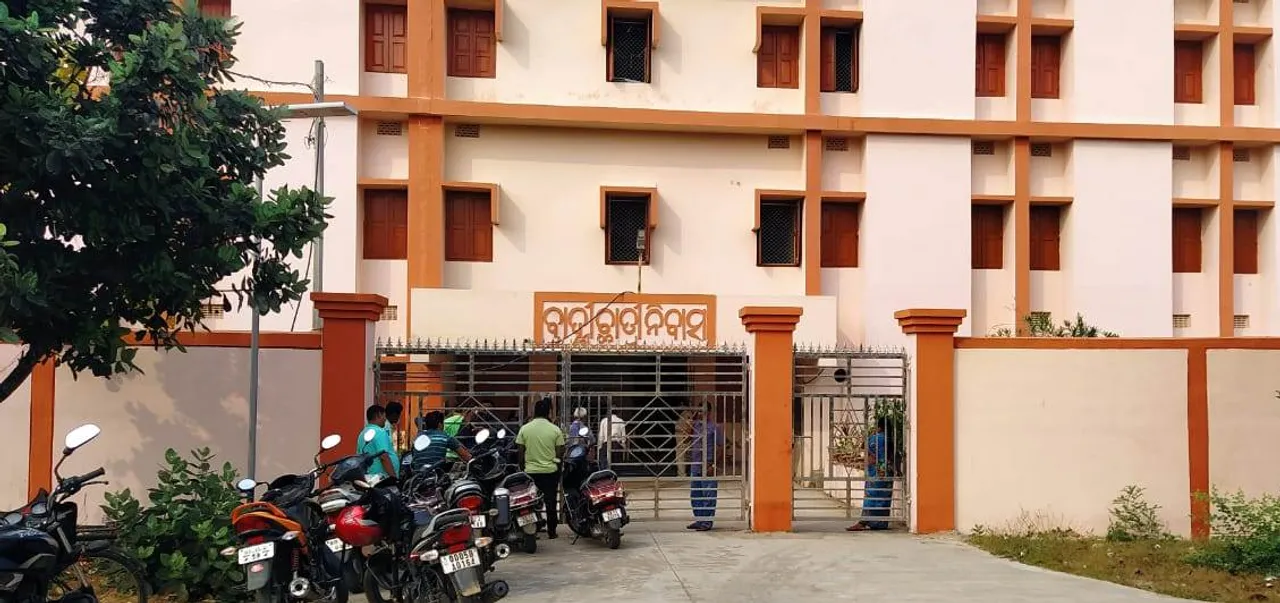  Girl student found hanging at Shree Jagannath Sanskrit University's hostel in Puri
