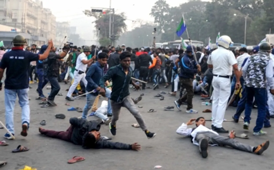  Kolkata streets turn into battlefield as AISF supporters clash with police
