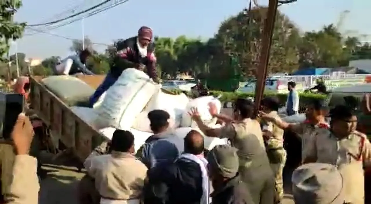  [Watch] Farmers, police face off in Odisha capital; protestors intercepted on way to Naveen Niwas