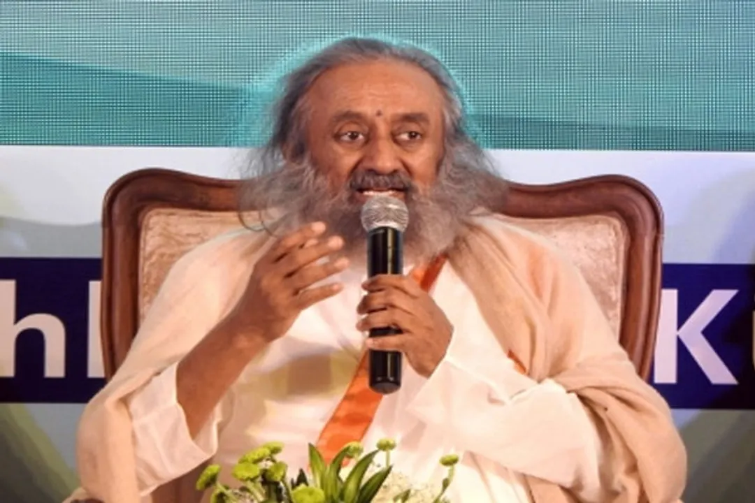  Chopper carrying Sri Sri Ravi Shankar makes emergency landing in TN