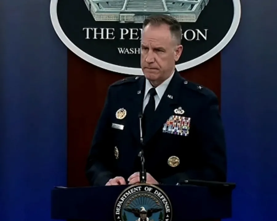  US tracks Chinese spy balloon sailing across