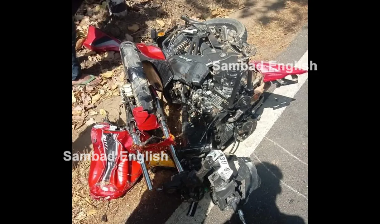  3 of family dead, 1 more critical as motorcycle collides head-on with private bus