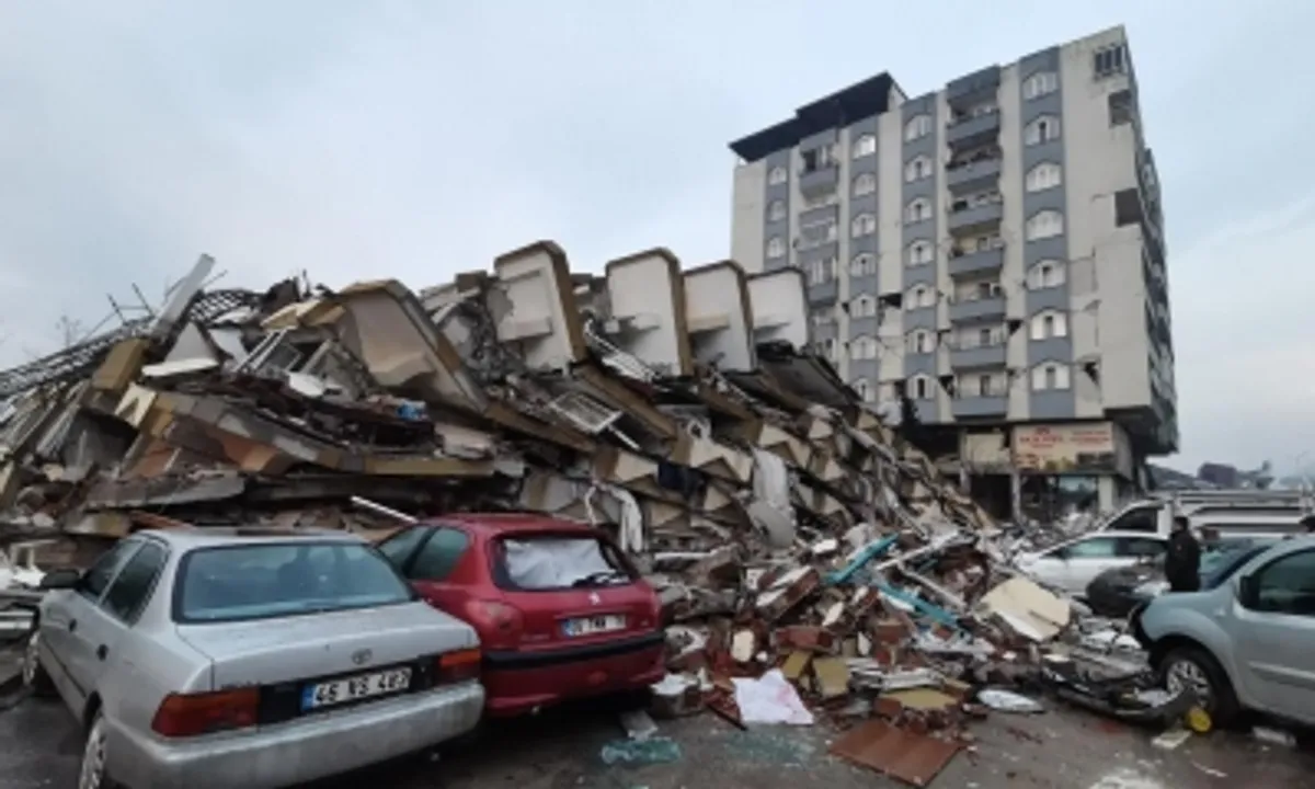  Turkey-Syria earthquake toll nearing 8,000, searches continue