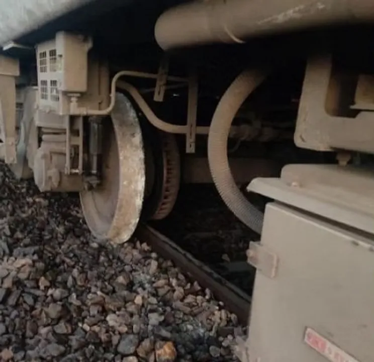  Visakhapatnam-Secunderabad Godavari Express derails near Hyderabad
