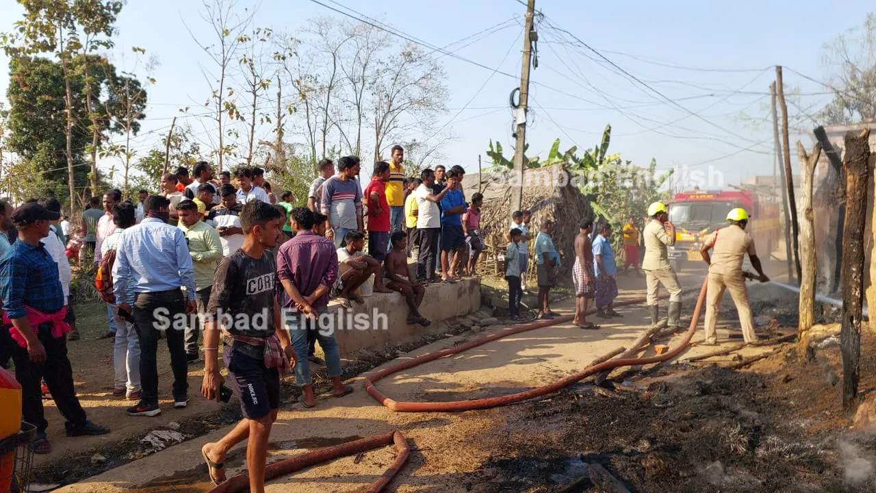 Over 30 houses gutted after youth sets own house on fire in Odisha’s Dhenkanal