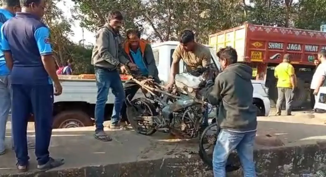  Two youths burnt alive as motorcycle catches fire at Kandarpur Toll Plaza in Odisha