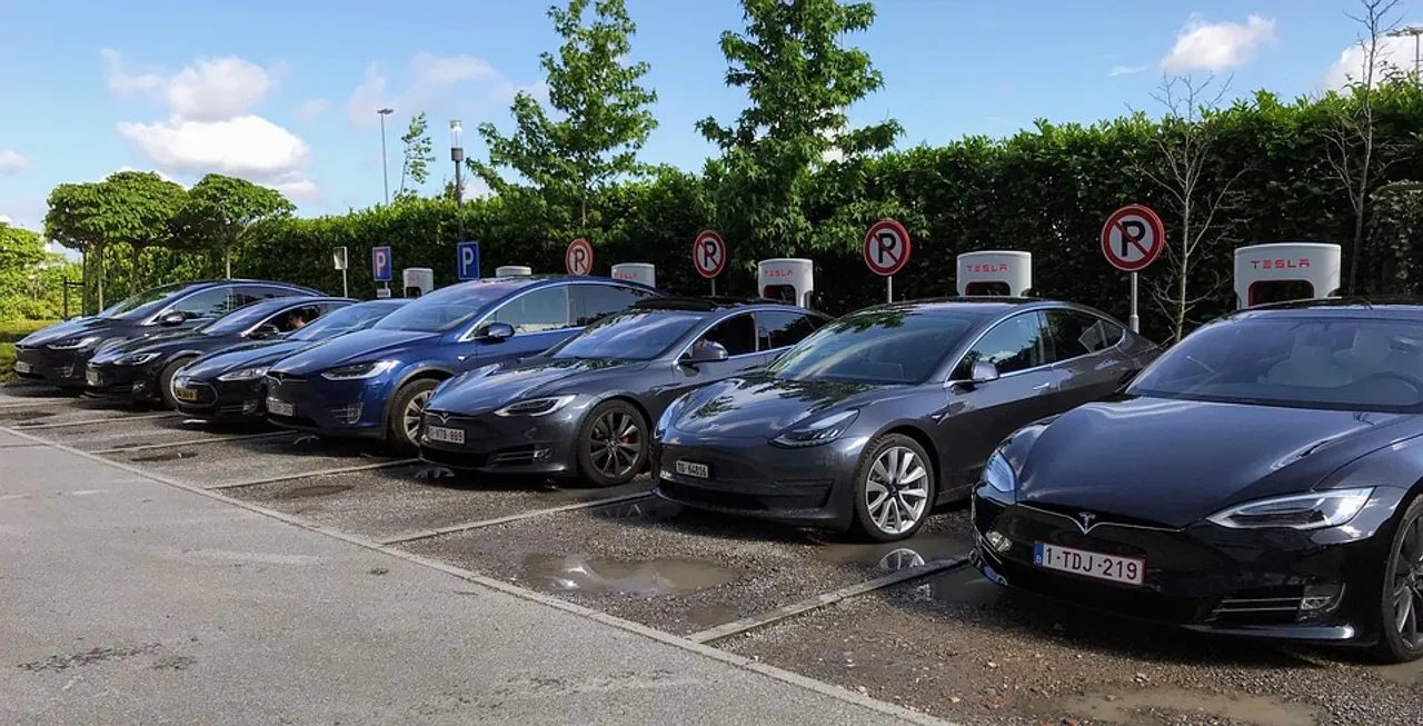  Tesla denies terminating employees for forming union