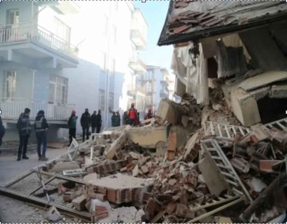  500 people dead in Turkey, Syria after massive quake