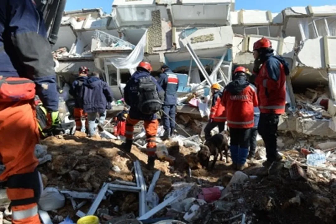  Turkey-Syria quake toll surpasses 23,800, search efforts continue