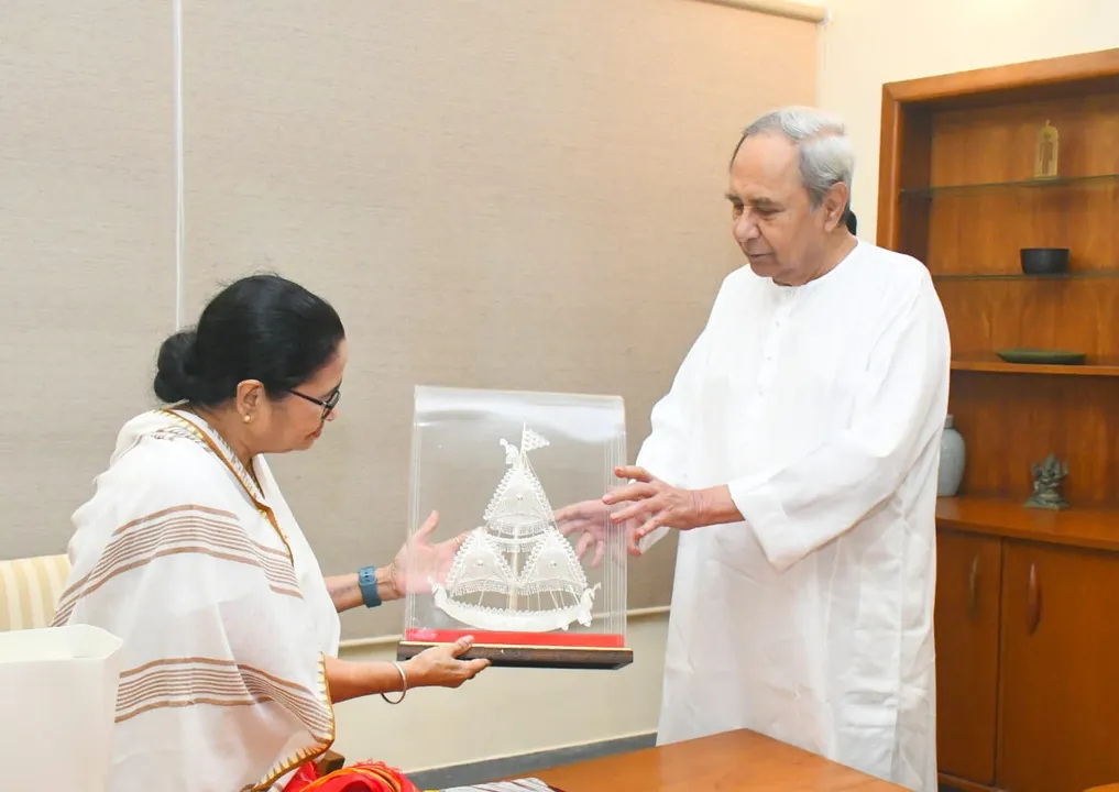  Mamata winds up Odisha visit, takes home bouquet of gifts including ‘Chhenapoda’